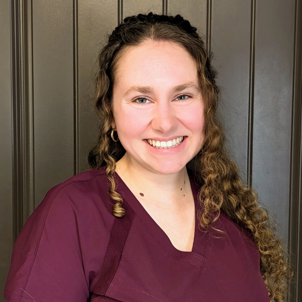 Lindsey - Vet Assisant Lindsey - Veterinary Assistant